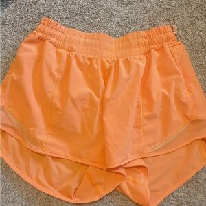 Lululemon women’s size 6 hotty hots 4inch